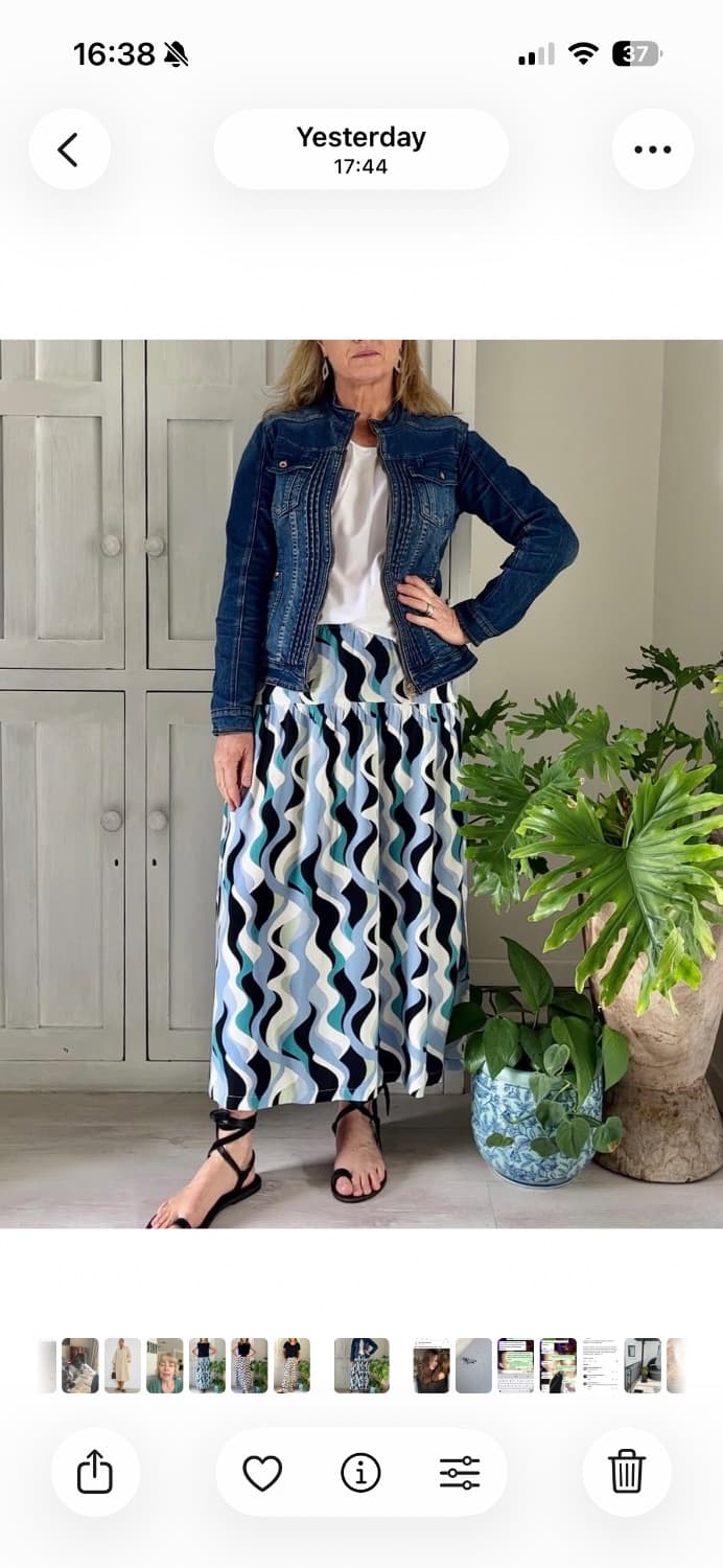 Printed maxi skirt in blue, blk and white. Elasticated waistband. Dress it up or down 