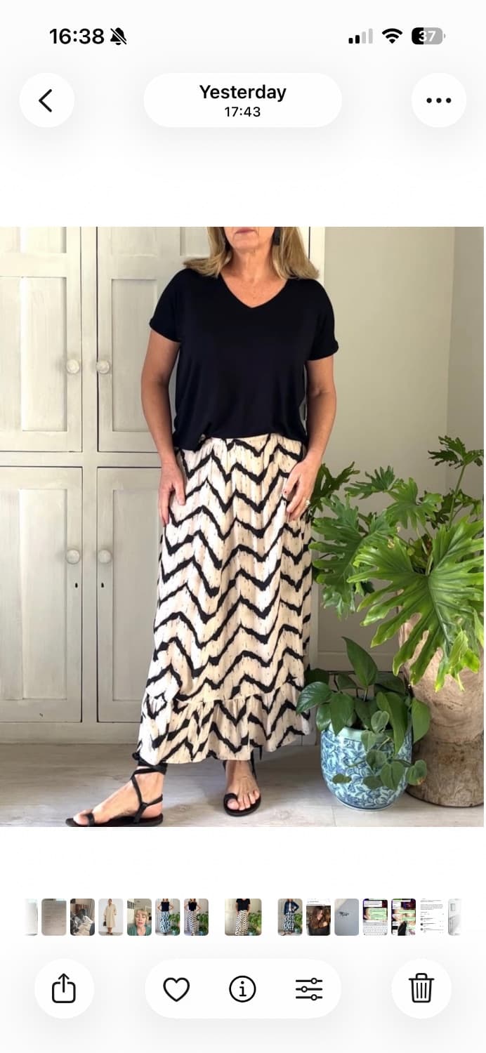 Cream and blk printed maxi skirt with an Elasticated waistband by a s African woman’s brand . 
