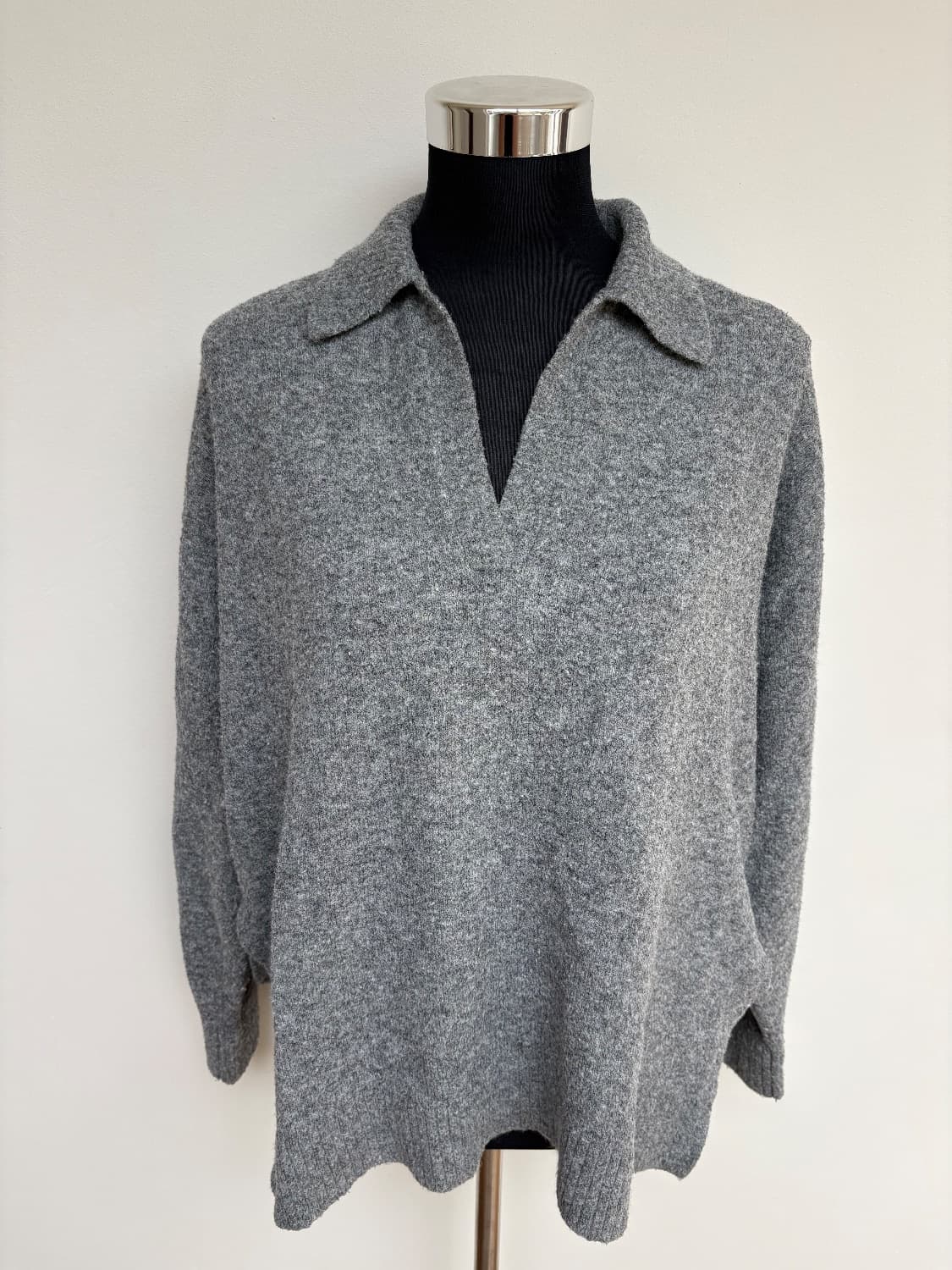 Grey notch neck knit with collar. Size small slightly oversized fit. Wool blend  - Image 3