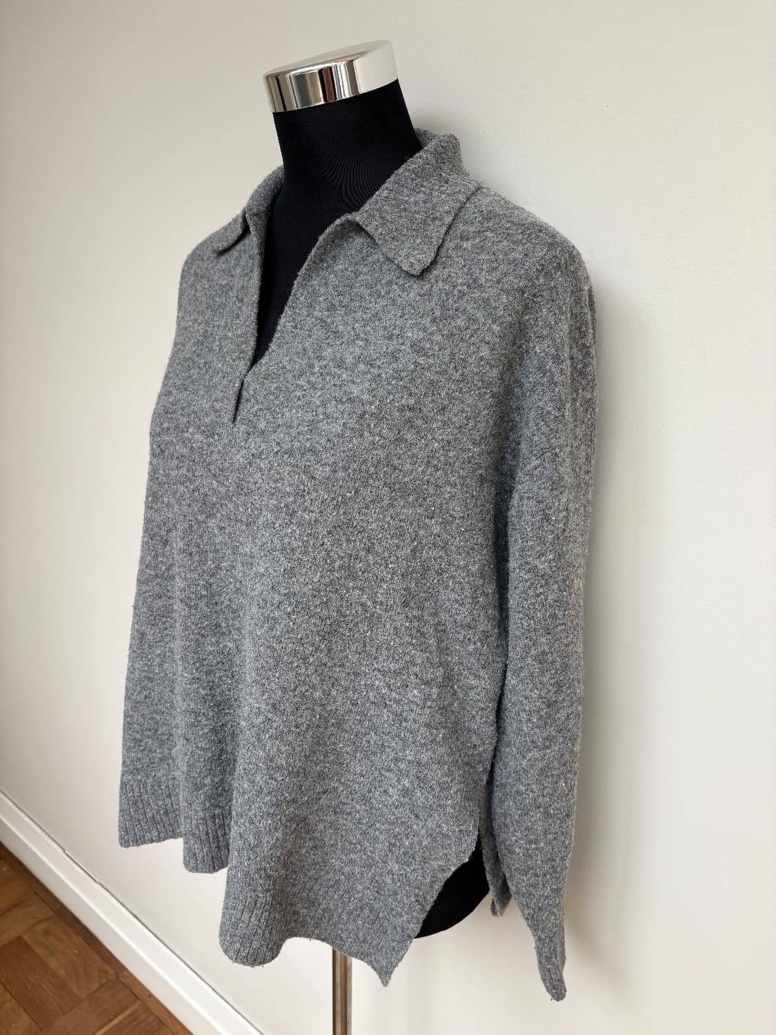 Grey notch neck knit with collar. Size small slightly oversized fit. Wool blend  - Image 4