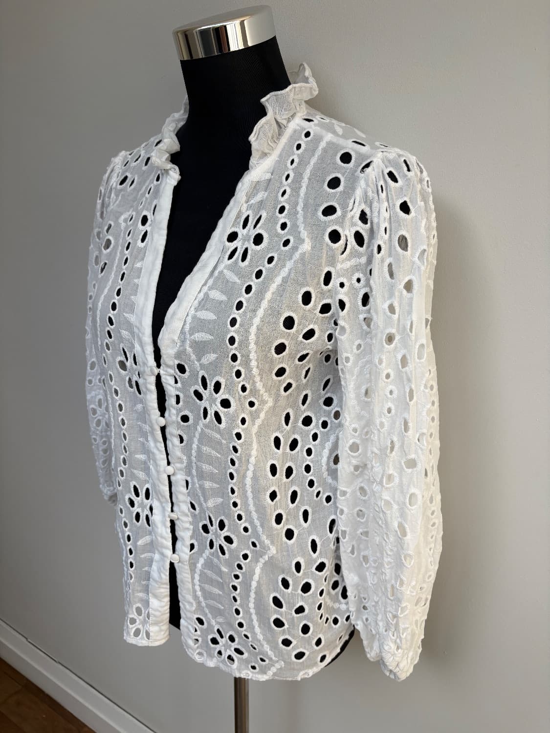 White Cutwork anglaise Blouse with baby buttons and slight puff shoulder . Size M  - Image 3