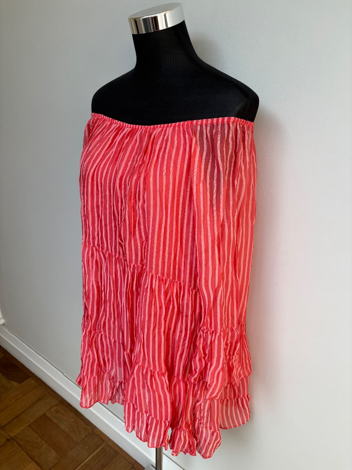 Dark and light pink Off the shoulder tiered dress. Brand Antonella Serio, Italy. A real beauty - Image 3