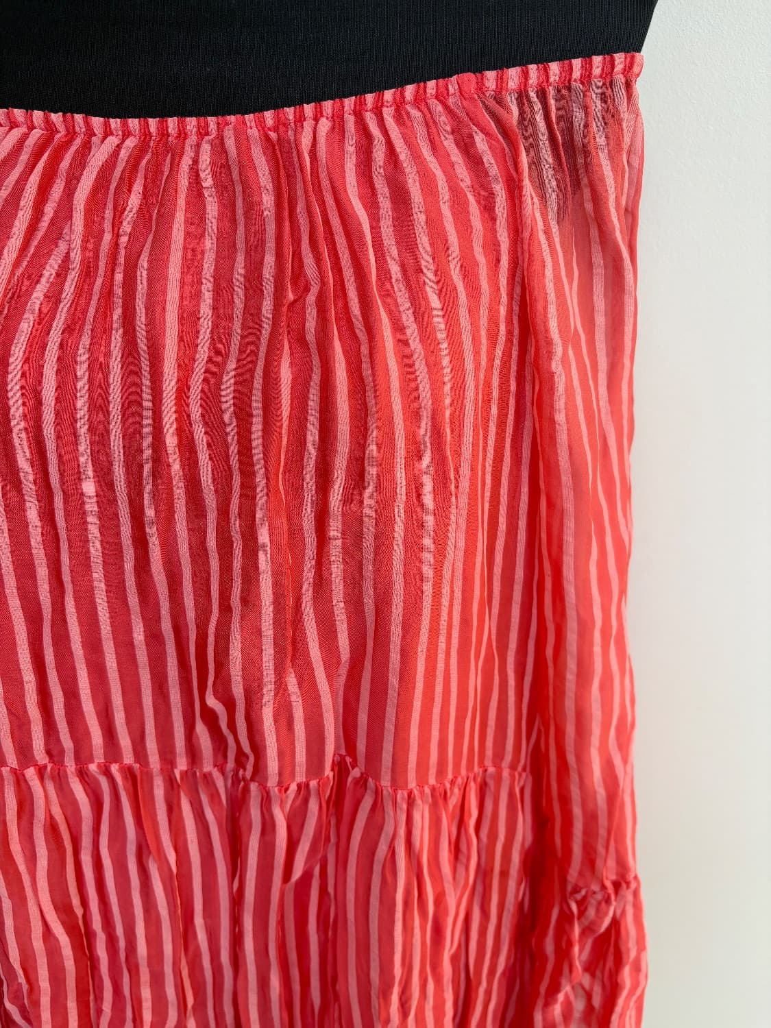 Dark and light pink Off the shoulder tiered dress. Brand Antonella Serio, Italy. A real beauty - Image 2