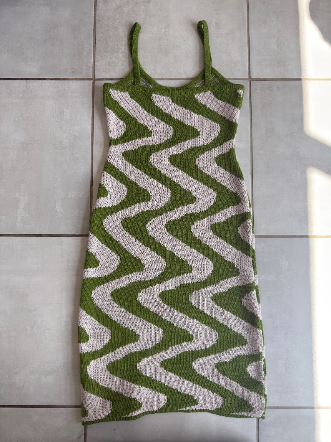 Green and white dress - Image 2