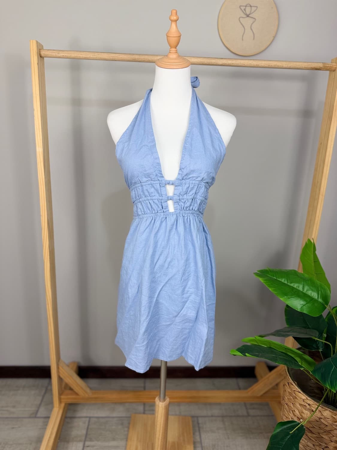 Blue halterneck dress with open back - Image 3