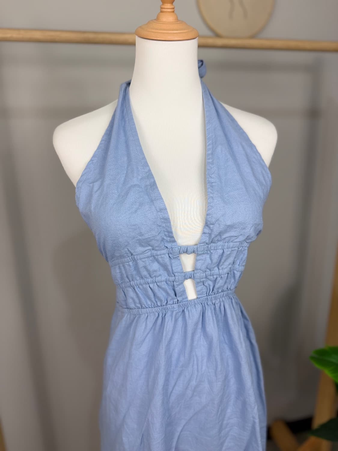 Blue halterneck dress with open back - Image 2