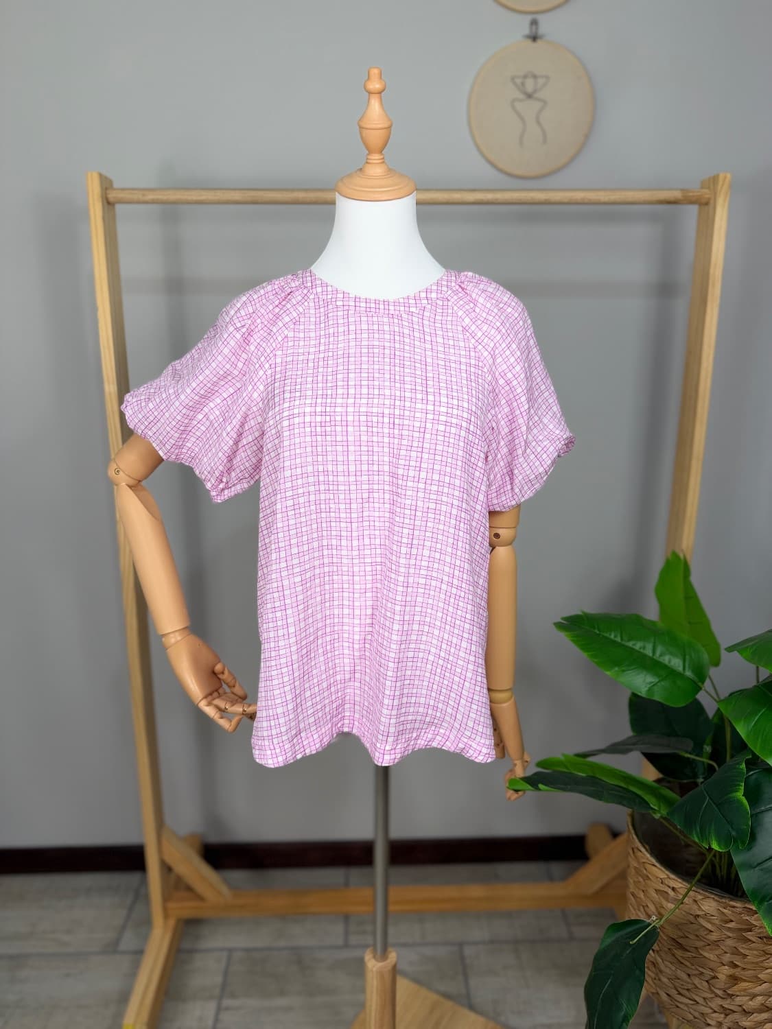 Pink / purple top with puff sleeves - Image 2