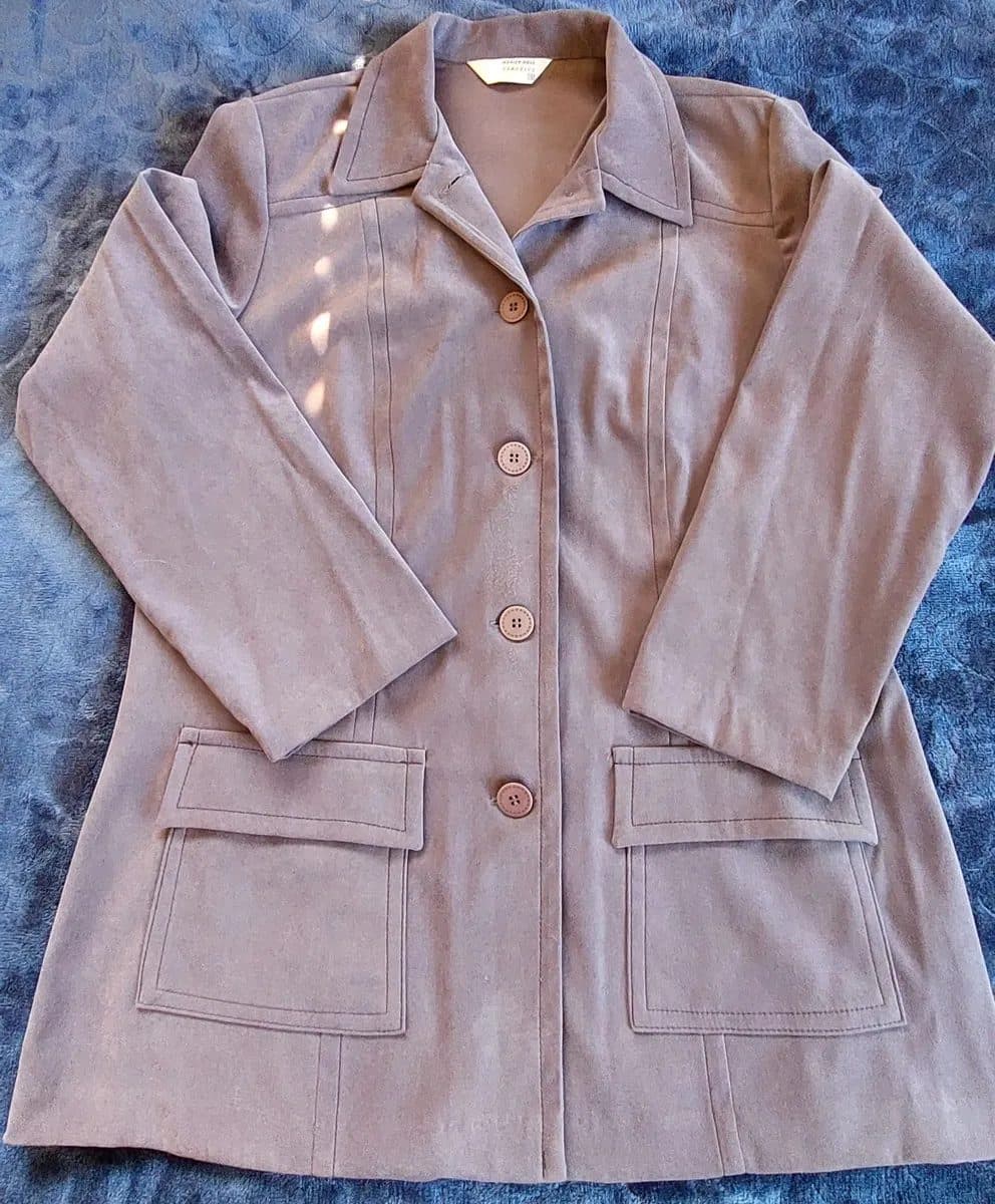 Brown Suede Luxe Button Jacket 🤎 (Size 16) - Preloved Fashion