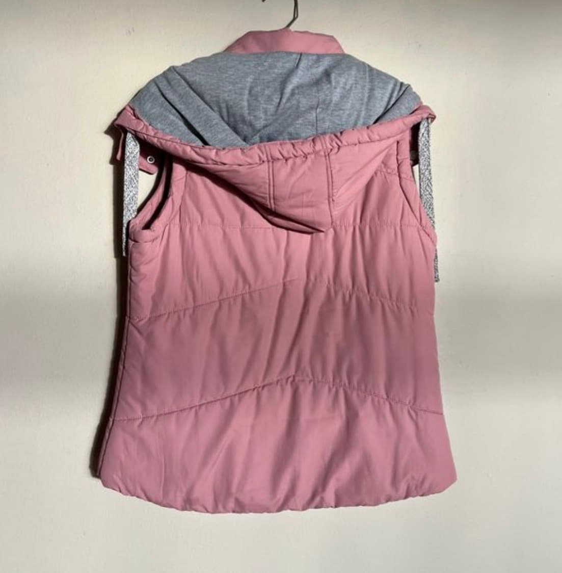 Women’s Pink Sleeveless Puffer Jacket - Image 4