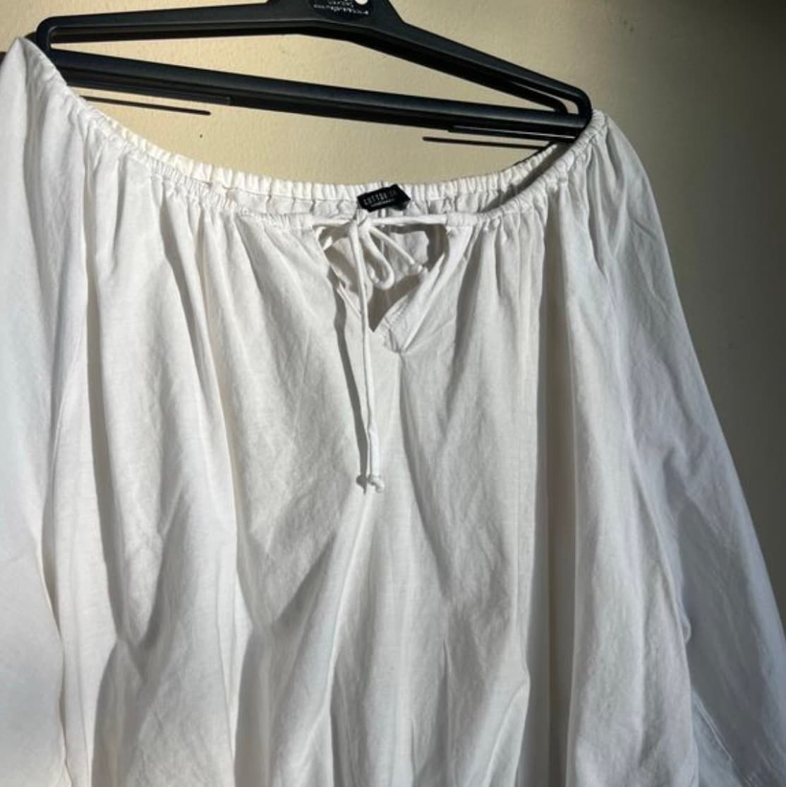 Women’s white blouse - Image 2