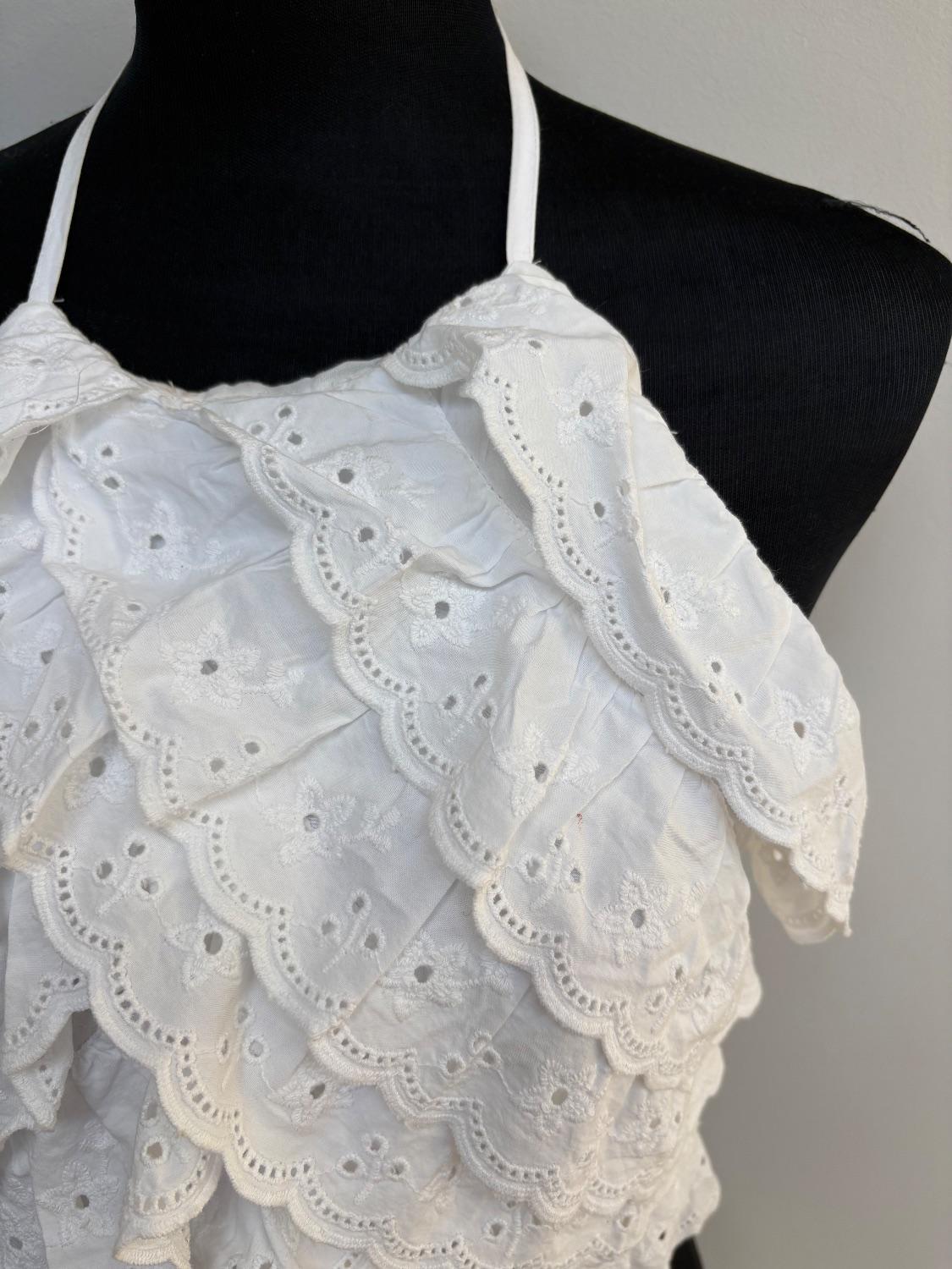 White Anglaise layered crop top with an open tie back. Too gorgeous - Image 3