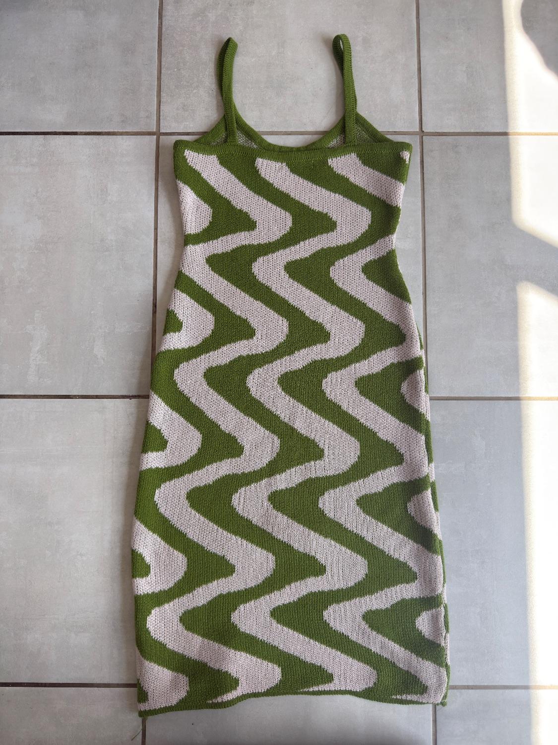 Green and white dress - Image 2