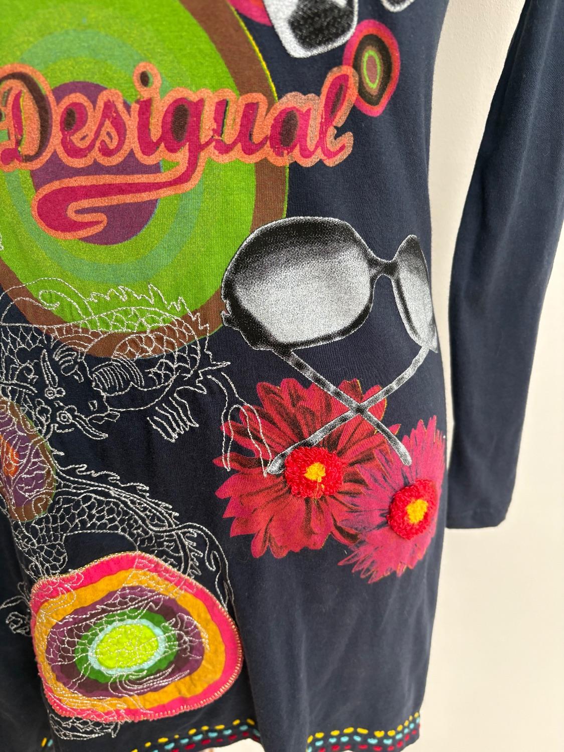 Navy floral notch neck tunic top with bright floral detailing . Asymmetrical hem. 100 per cotton. - Image 4
