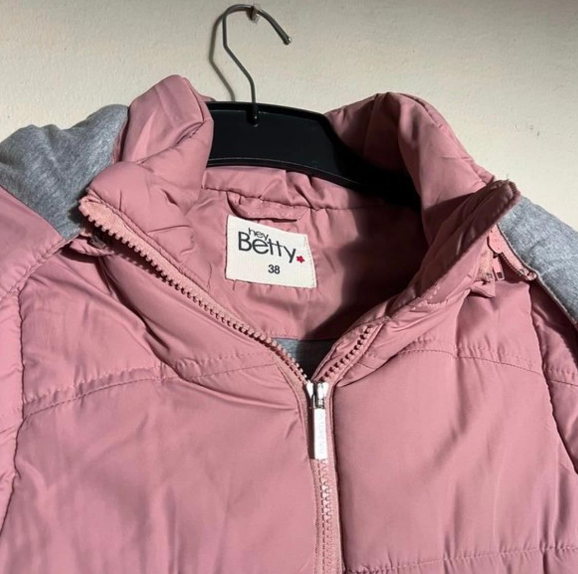 Women’s Pink Sleeveless Puffer Jacket - Image 3