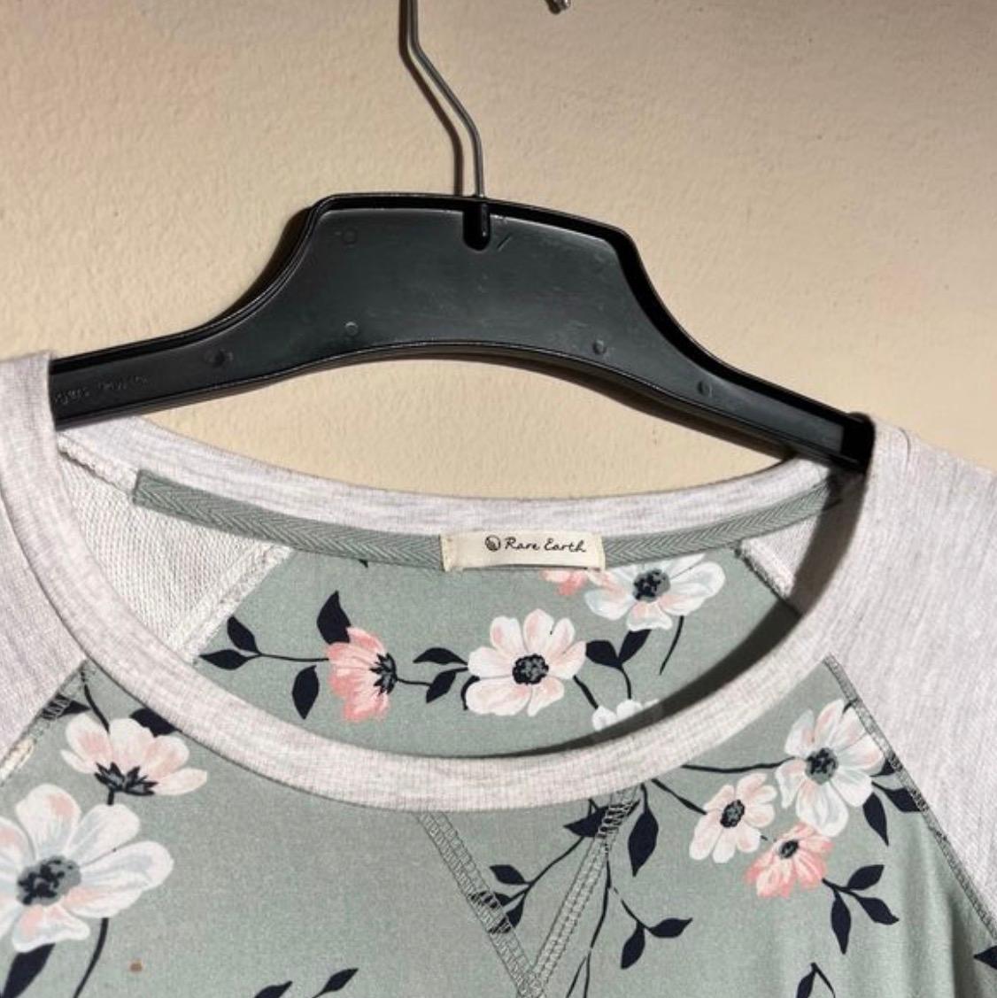 Women floral top. - Image 2