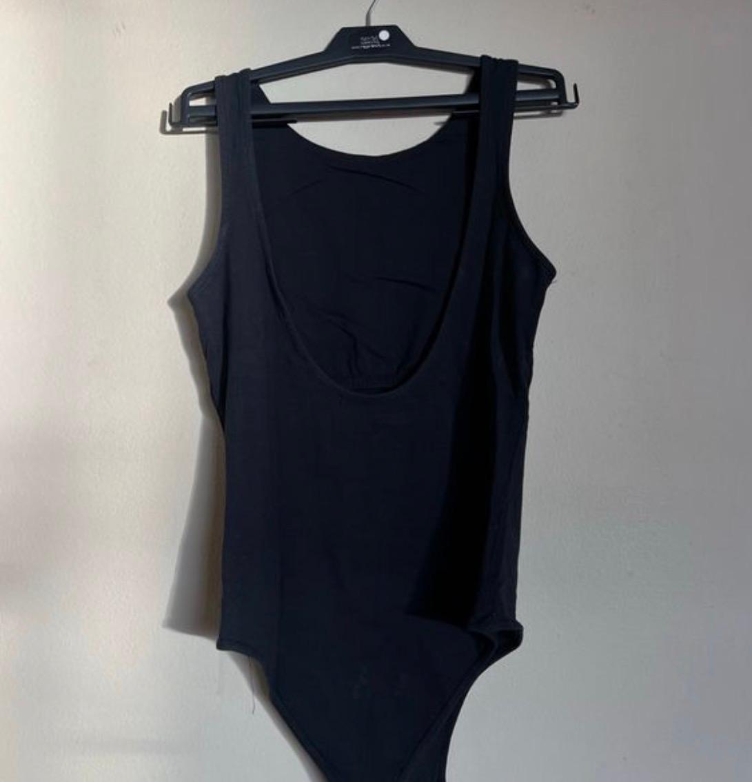 Women’s black top with low back - Image 2