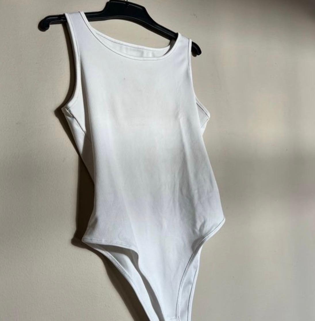 Women’s white top - Image 2