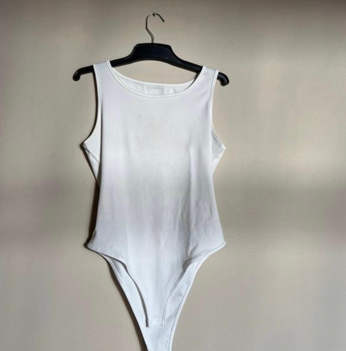 Women’s white top