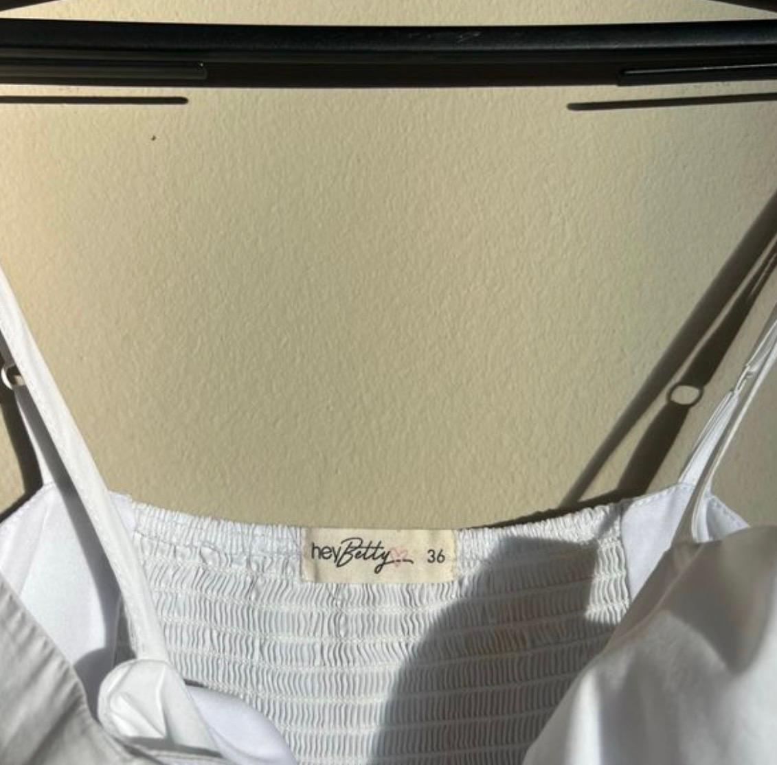 Women’s White Dress (Please see last slide for fault) - Image 2