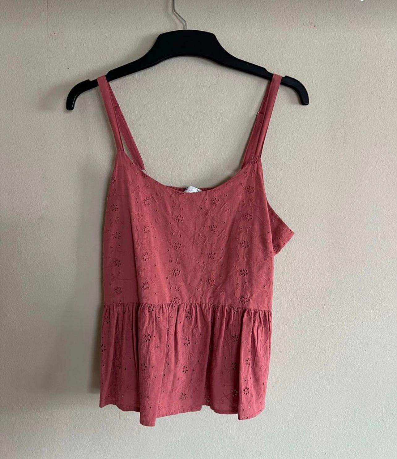 Women’s pink blouse. - R100