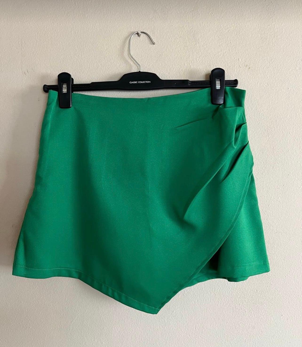 Women’s green skort - Image 1