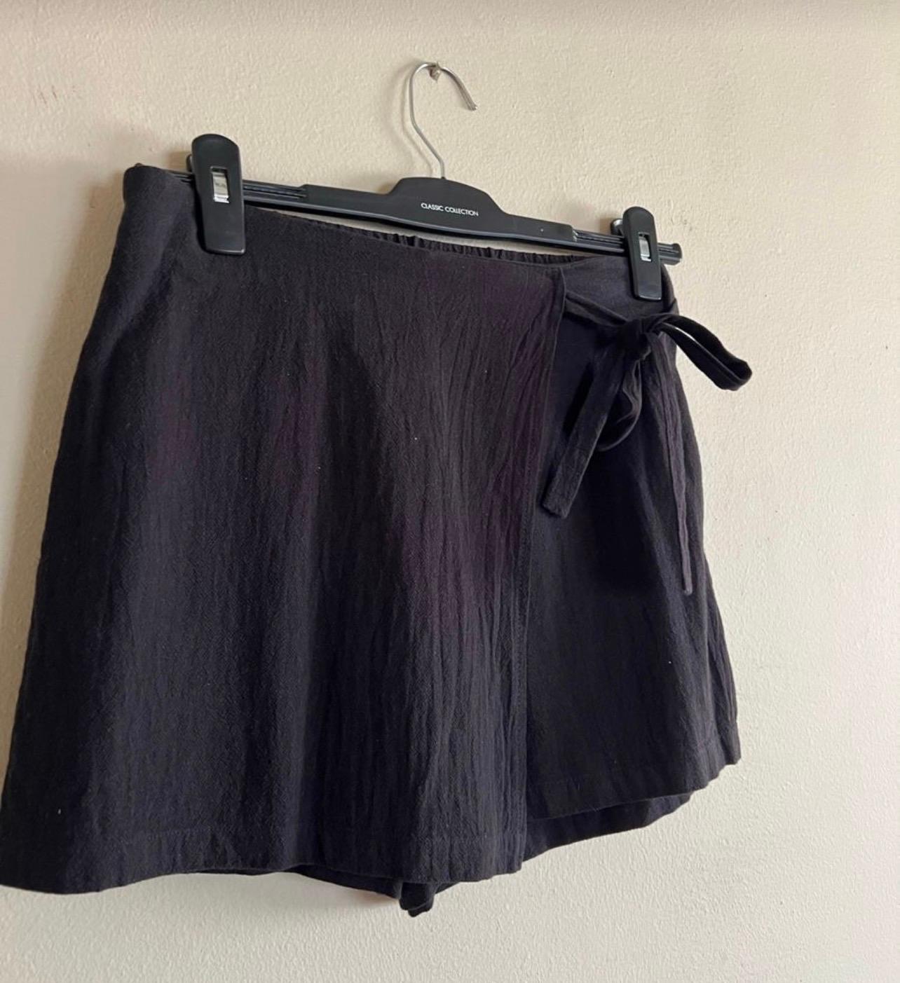 Women’s black skort - Image 2